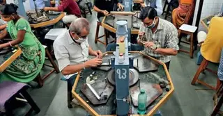 যুক্তরাষ্ট্রের অতিরিক্ত শুল্কে ঝুঁকিতে ভারতে ডায়মন্ড কাটিং শিল্প